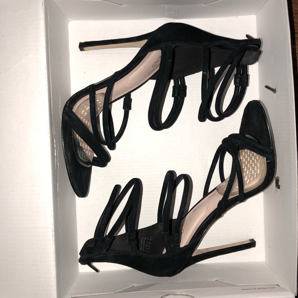 black heels - Picture 7 of 8